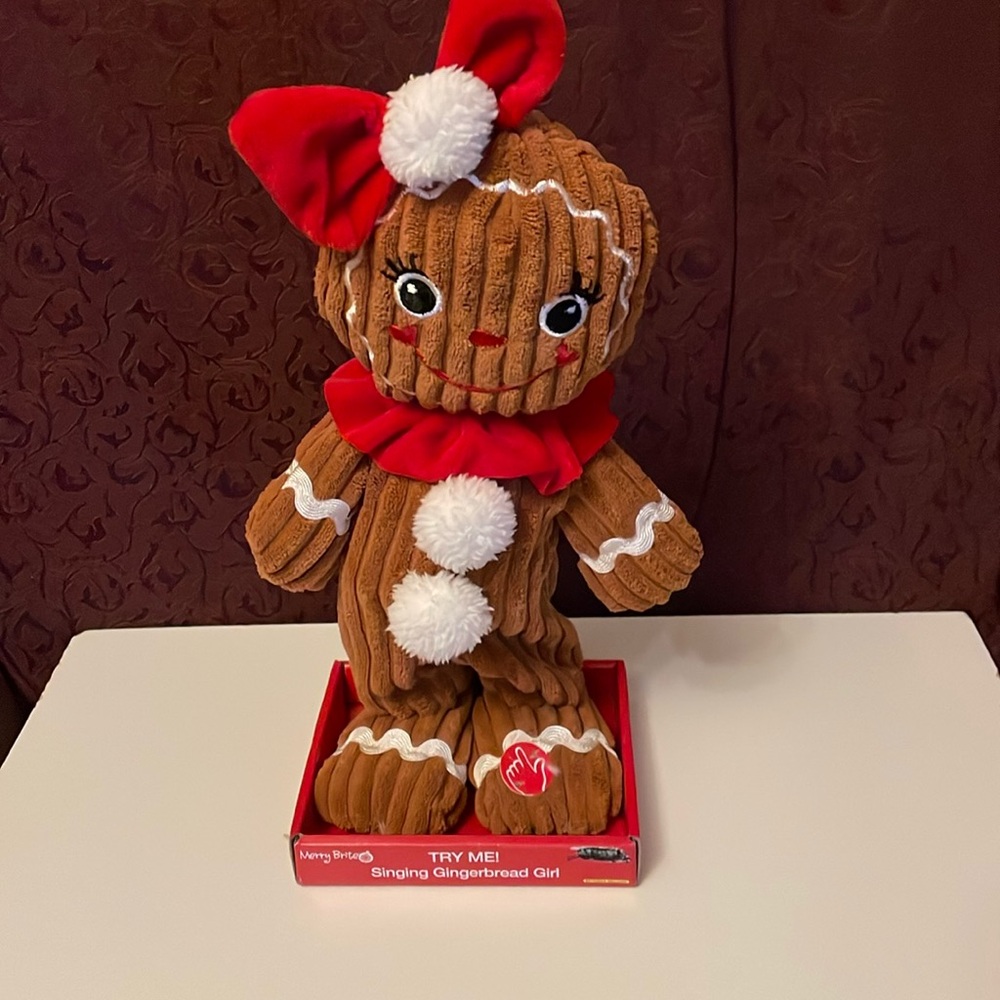 NWT: Singing14”Ginger bread girl,plays 3 songs: